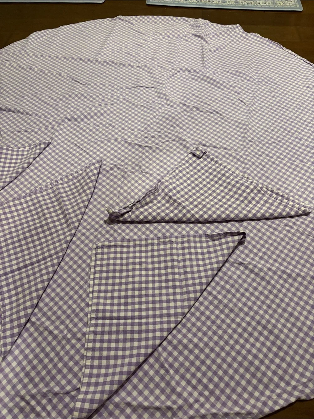 Soft Purple/white Gingham 63 in round fabric table cloth w/4 napkins